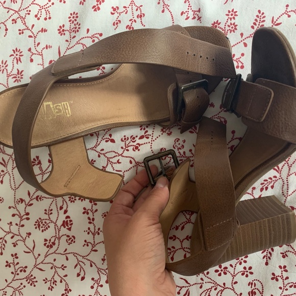 classic brown heels block heel for any occa - Picture 7 of 9